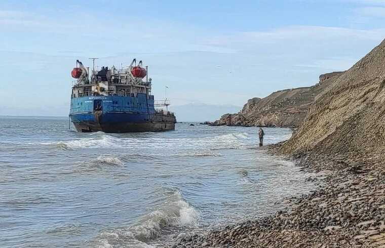 В Черном море продолжают ликвидировать последствия крушения танкеров