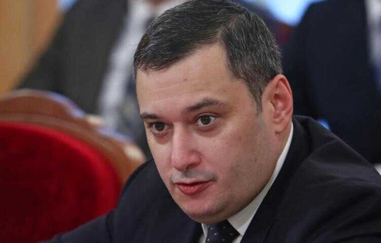 Александр Хинштейн начал увольнять чиновников с уголовным прошлым