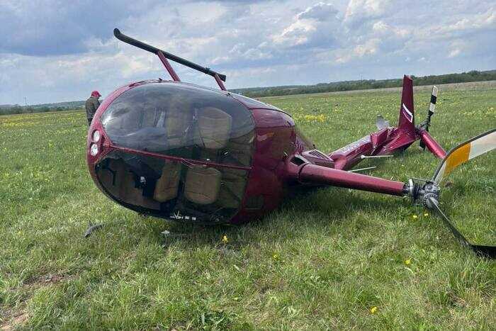 Вертолёт Robinson R66 завалился на бок при жёсткой посадке под Одинцово