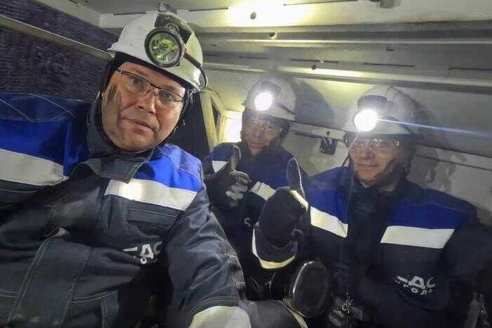 Губернатор Кемеровской области и министры покрылись углём ради пиара в шахте