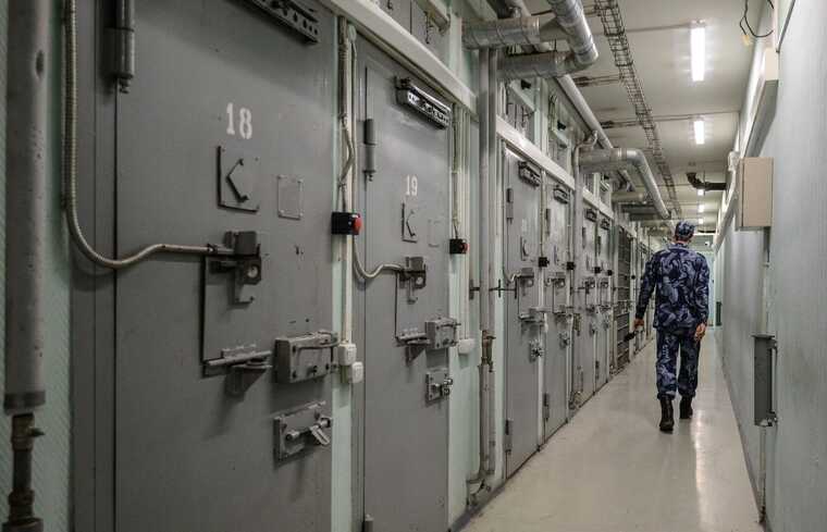 В Татарстане задержали заместителя начальника колонии №5 за взятку смарт-часами на 46 тысяч рублей