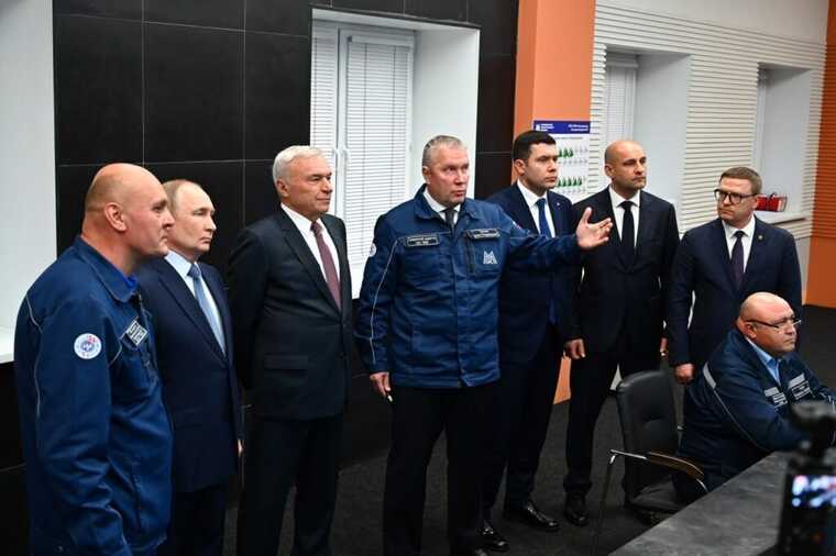 Во время визита на ММК Путину напомнили о росте цен на автомобили