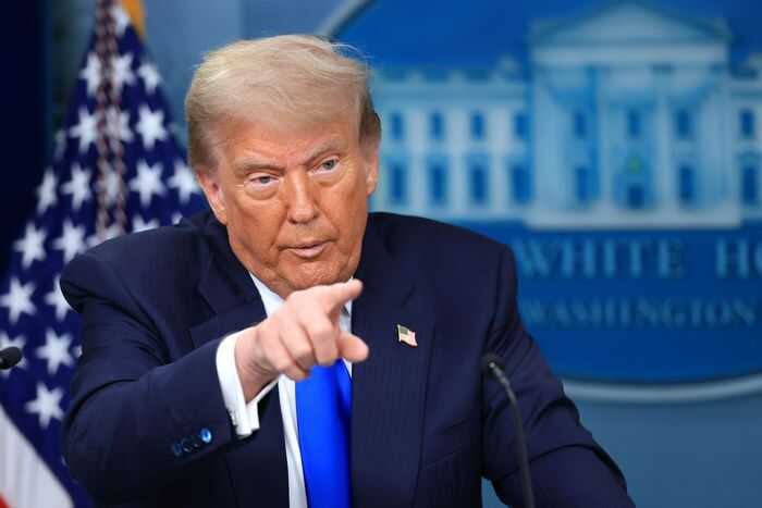 Трамп отрицает связь с поздравлением Эпштейну и угрожает судом The Wall Street Journal