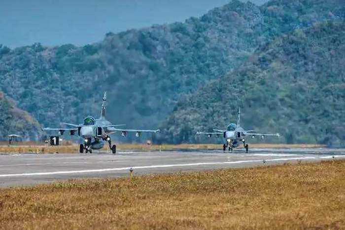 Таиландские F-16 и Gripen нанесли авиаудары по камбоджийским позициям у храма Та Муен Том