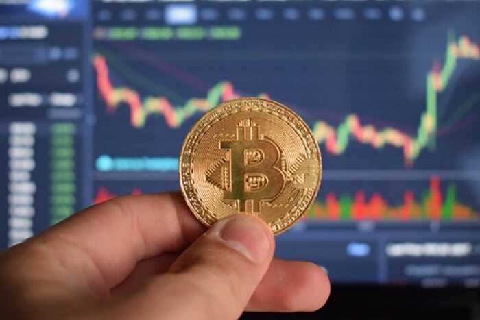 Биткоин впервые в истории преодолел отметку в 122 000 долларов